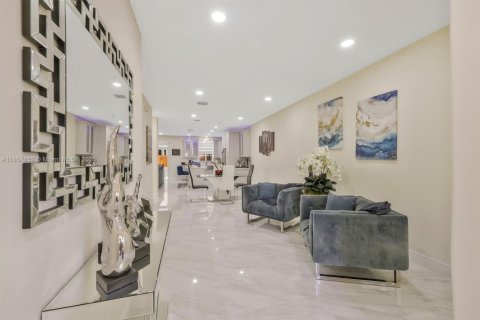 Townhouse in Miami, Florida 4 bedrooms, 176.42 sq.m. № 1882148 - photo 5