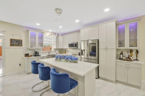 Townhouse in Miami, Florida 4 bedrooms, 176.42 sq.m. № 1882148 - photo 8