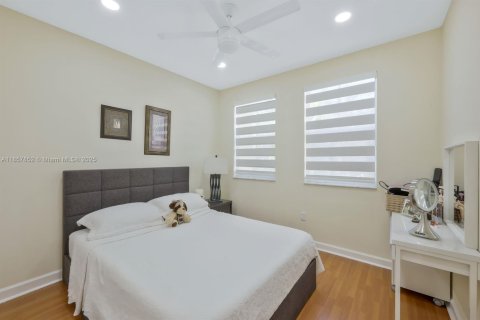 Townhouse in Miami, Florida 4 bedrooms, 176.42 sq.m. № 1882148 - photo 10