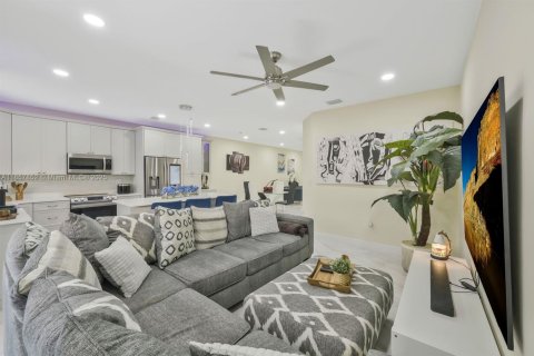 Townhouse in Miami, Florida 4 bedrooms, 176.42 sq.m. № 1882148 - photo 19