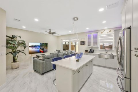 Townhouse in Miami, Florida 4 bedrooms, 176.42 sq.m. № 1882148 - photo 7