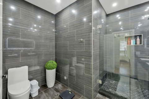 Townhouse in Miami, Florida 4 bedrooms, 176.42 sq.m. № 1882148 - photo 12