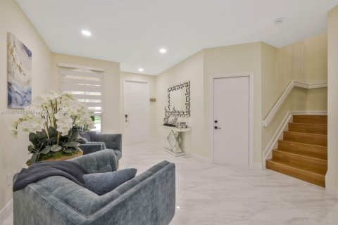 Townhouse in Miami, Florida 4 bedrooms, 176.42 sq.m. № 1882148 - photo 4