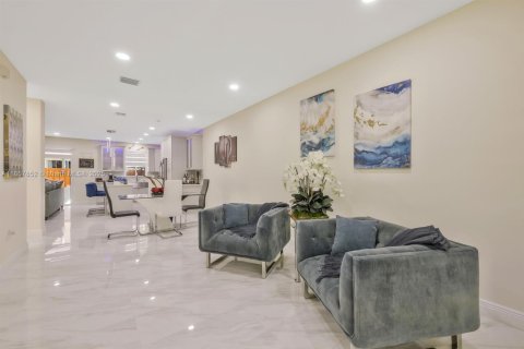 Townhouse in Miami, Florida 4 bedrooms, 176.42 sq.m. № 1882148 - photo 2
