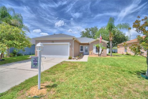 House in Winter Haven, Florida 3 bedrooms, 116.69 sq.m. № 2296241