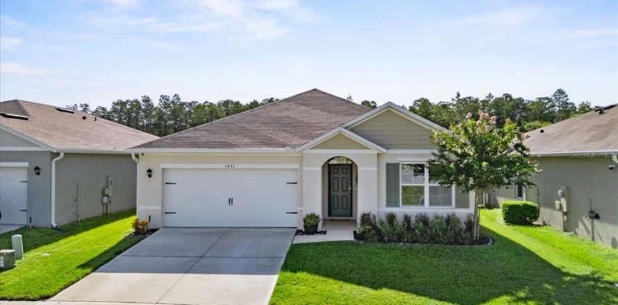 House in Davenport, Florida 3 bedrooms, 157 sq.m. № 1876273