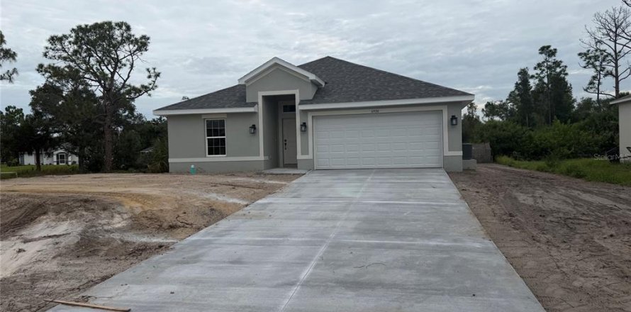 House in Port Charlotte, Florida 3 bedrooms, 140.47 sq.m. № 2283449