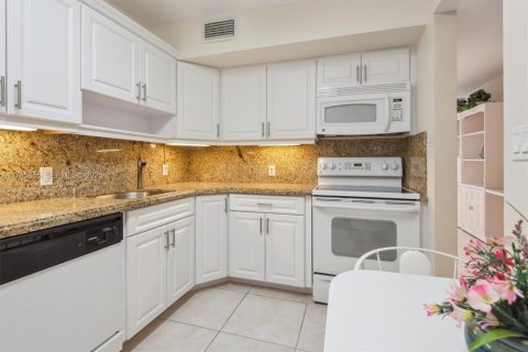 Купить кондоминиум в Авентура, Флорида 6 комнат, 106.09м2, № 2054336 - фото 11