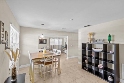 Villa ou maison à vendre à Tampa, Floride: 2 chambres, 94.39 m2 № 2430636 - photo 6