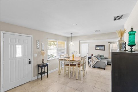 Villa ou maison à vendre à Tampa, Floride: 2 chambres, 94.39 m2 № 2430636 - photo 4