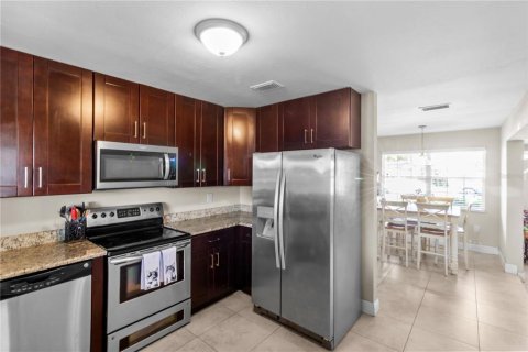 Villa ou maison à vendre à Tampa, Floride: 2 chambres, 94.39 m2 № 2430636 - photo 12