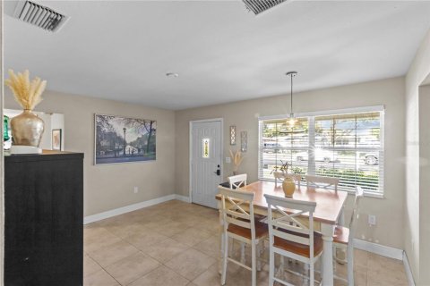 Villa ou maison à vendre à Tampa, Floride: 2 chambres, 94.39 m2 № 2430636 - photo 8