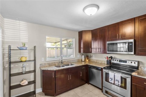 Villa ou maison à vendre à Tampa, Floride: 2 chambres, 94.39 m2 № 2430636 - photo 11