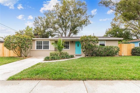 Villa ou maison à vendre à Tampa, Floride: 2 chambres, 94.39 m2 № 2430636 - photo 2