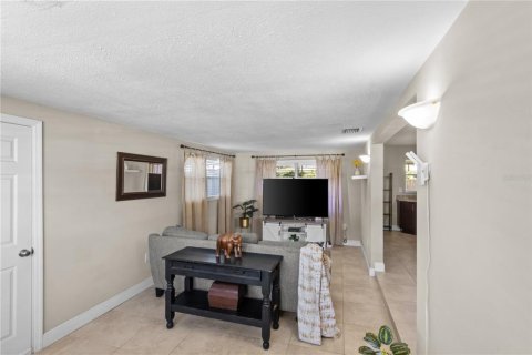 Villa ou maison à vendre à Tampa, Floride: 2 chambres, 94.39 m2 № 2430636 - photo 10