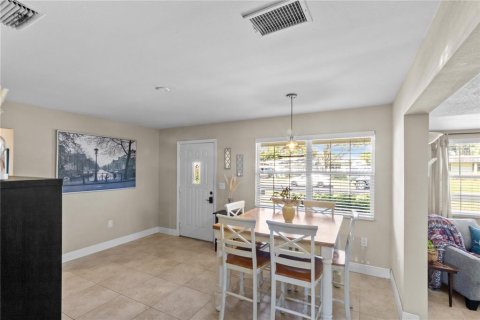Villa ou maison à vendre à Tampa, Floride: 2 chambres, 94.39 m2 № 2430636 - photo 5