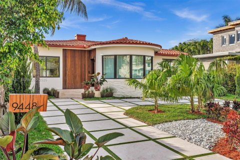 House in Surfside, Florida 3 bedrooms № 2054661