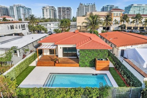 House in Surfside, Florida 3 bedrooms № 2054661 - photo 4