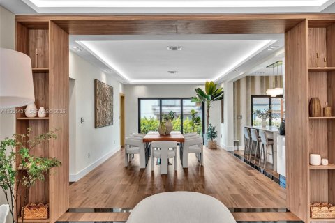 House in Surfside, Florida 3 bedrooms № 2054661 - photo 25