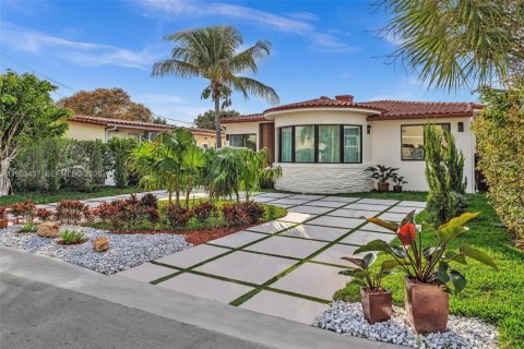 House in Surfside, Florida 3 bedrooms № 2054661 - photo 6