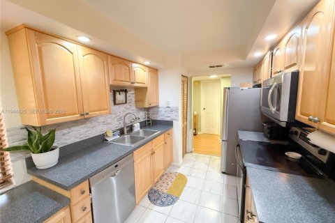 Copropriété à vendre à Plantation, Floride: 2 chambres, 120.4 m2 № 2001137 - photo 10