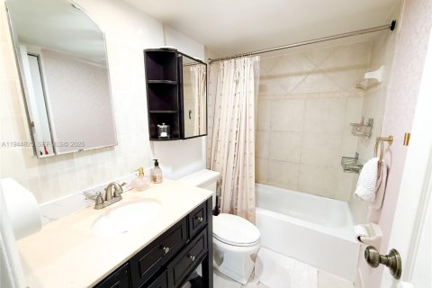 Copropriété à vendre à Plantation, Floride: 2 chambres, 120.4 m2 № 2001137 - photo 17