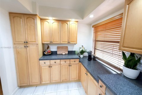 Copropriété à vendre à Plantation, Floride: 2 chambres, 120.4 m2 № 2001137 - photo 12