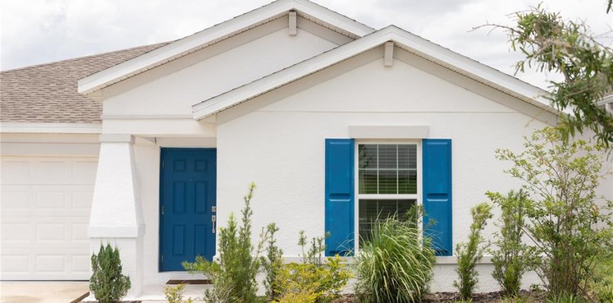 House in Haines City, Florida 3 bedrooms, 144.93 sq.m. № 2210573