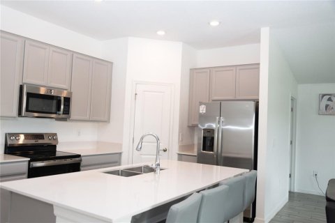 House in Haines City, Florida 3 bedrooms, 144.93 sq.m. № 2210573 - photo 8