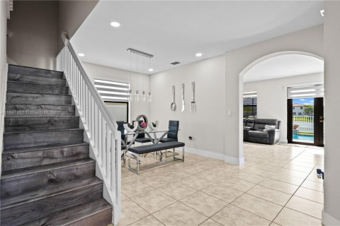Casa en venta en Hialeah, Florida, 4 dormitorios, 243.59 m2 № 1936081 - foto 11