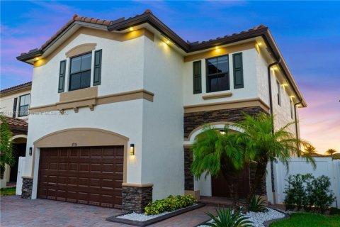 Casa en venta en Hialeah, Florida, 4 dormitorios, 243.59 m2 № 1936081 - foto 4