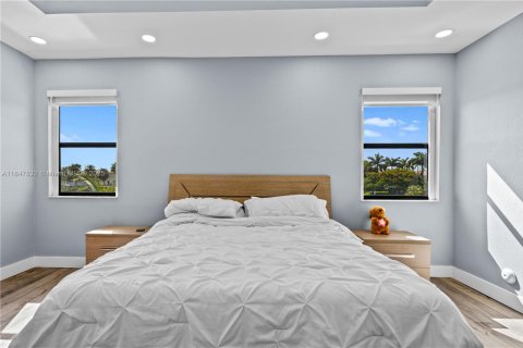 Casa en venta en Hialeah, Florida, 4 dormitorios, 243.59 m2 № 1936081 - foto 28