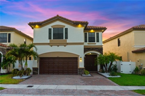 Casa en venta en Hialeah, Florida, 4 dormitorios, 243.59 m2 № 1936081 - foto 2