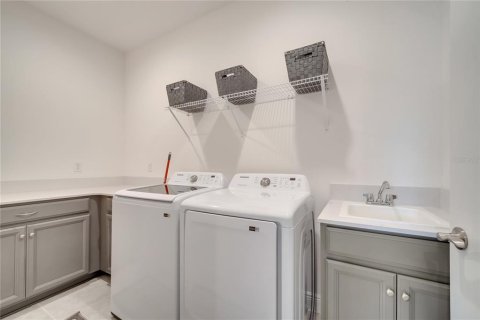 House in Saint Cloud, Florida 3 bedrooms, 218.78 sq.m. № 1654025 - photo 7