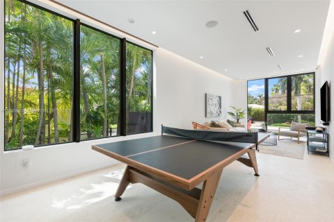 House in Bay Harbor Islands, Florida 6 bedrooms, 451.6 sq.m. № 1768199 - photo 16