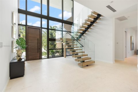 House in Bay Harbor Islands, Florida 6 bedrooms, 451.6 sq.m. № 1768199 - photo 7