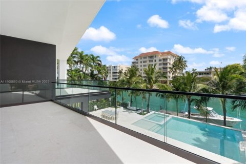 House in Bay Harbor Islands, Florida 6 bedrooms, 451.6 sq.m. № 1768199 - photo 28