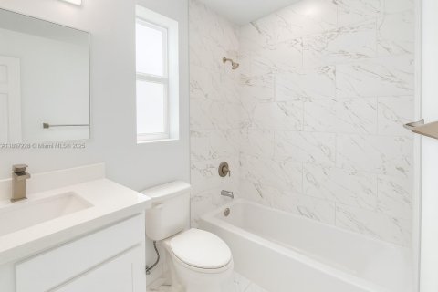 Apartment in West Palm Beach, Florida 3 bedrooms, 128.39 sq.m. № 1948751 - photo 7