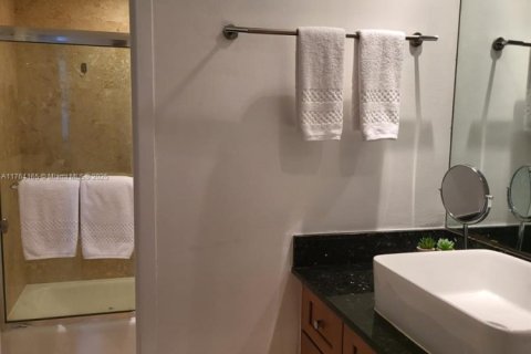 Condominio en venta en Miami Beach, Florida, 1 dormitorio, 51.1 m2 № 1868812 - foto 2
