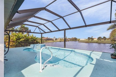 House in Punta Gorda, Florida 3 bedrooms, 130.81 sq.m. № 1427131 - photo 12