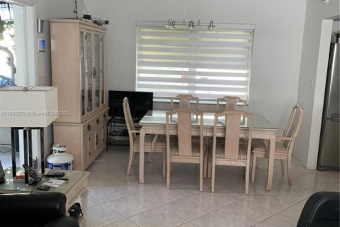 Copropriété à vendre à Hollywood, Floride: 1 chambre, 76.64 m2 № 1954274 - photo 3