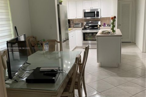 Copropriété à vendre à Hollywood, Floride: 1 chambre, 76.64 m2 № 1954274 - photo 2