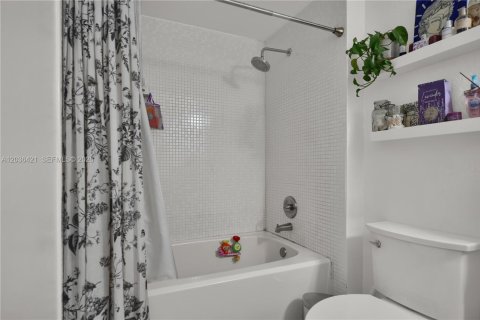 Copropriété à louer à Miami, Floride: 2 chambres, 98.94 m2 № 2084372 - photo 8