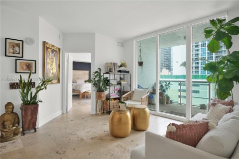 Copropriété à louer à Miami, Floride: 2 chambres, 98.94 m2 № 2084372 - photo 15