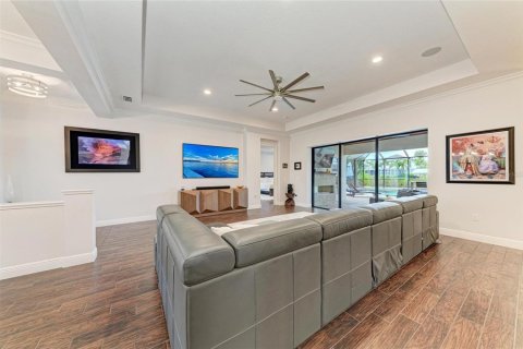 House in Bradenton, Florida 4 bedrooms, 357.02 sq.m. № 1848041 - photo 8