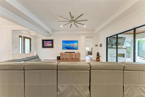 House in Bradenton, Florida 4 bedrooms, 357.02 sq.m. № 1848041 - photo 9
