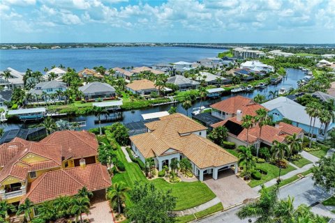 House in Bradenton, Florida 4 bedrooms, 357.02 sq.m. № 1848041 - photo 3