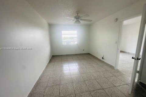 Copropriété à vendre à Miami, Floride: 1 chambre, 57.6 m2 № 1813985 - photo 7