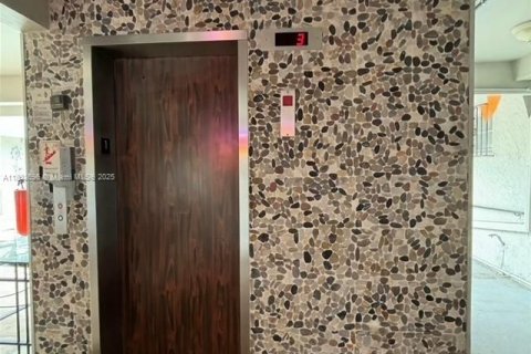 Copropriété à vendre à Miami, Floride: 1 chambre, 57.6 m2 № 1813985 - photo 10