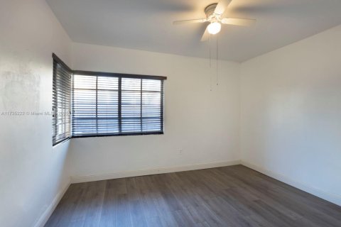 Condominio en alquiler en Miami Beach, Florida, 2 dormitorios, 91.97 m2 № 1980098 - foto 12